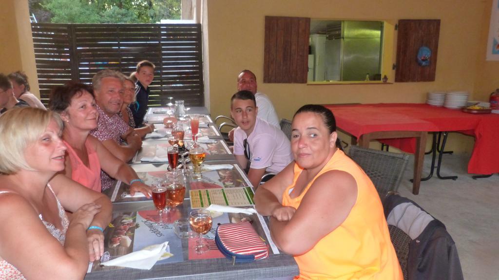 Camping La Vidaresse Otel Sainte-Anastasie-sur-Issole Dış mekan fotoğraf